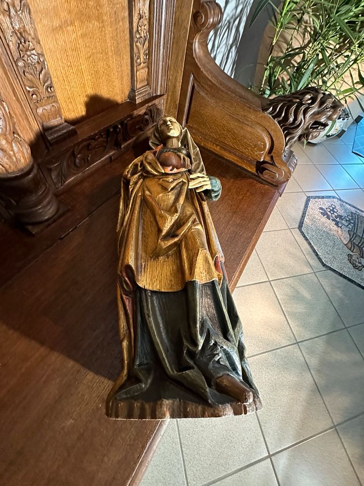 Heiligenfigur, Holzfigur, Heilige Elisabeth von Thüringen in Olpe