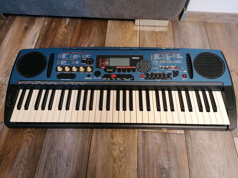 Yamaha Portatone Electric Keyboard in Niebüll