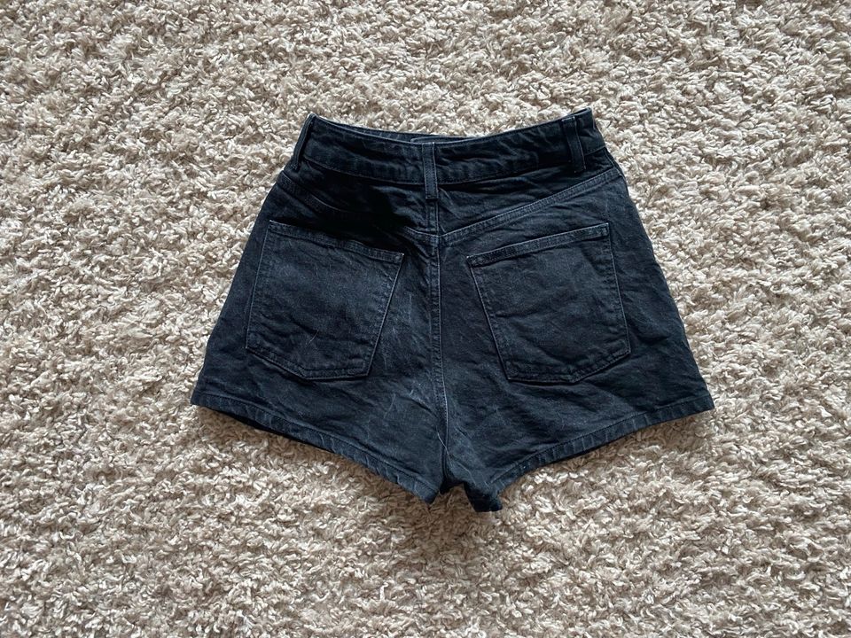 ASOS Design Jeans-Shorts Größe 36 in Rösrath