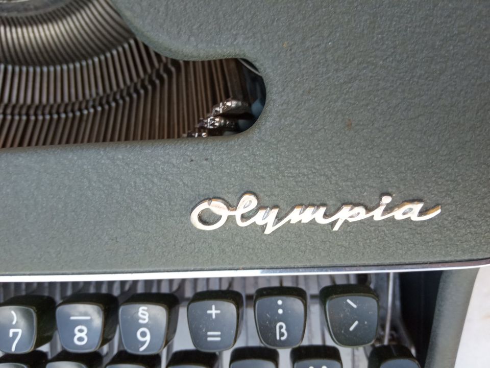 Schreibmaschine Olympia SM2 aus dem Jahr 1956 - Top in Offenburg