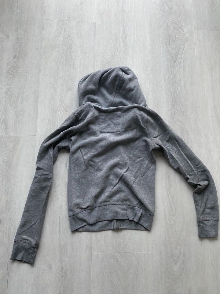 Hollister Jacke in Grau - XS in Bochum