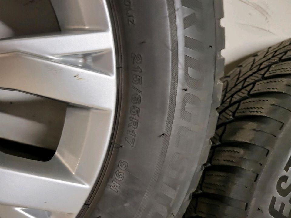 Bridgestone Winterreifen mit 17 Zoll vw Alufelgen in München