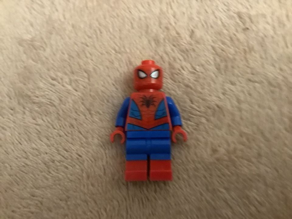 3 Originale Lego Marvel Figuren. Spider-Man, Venom, Iron-man in Gehrden