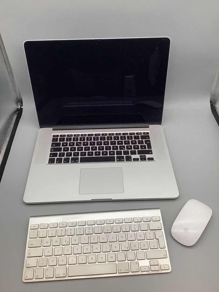 Apple Macbook Pro 15" + Tastatur + Mouse in Rossau (Sachsen)