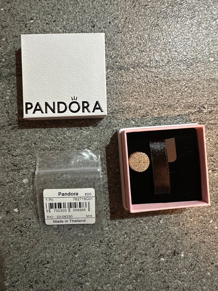 Pandora Rundes Pavé-Charm in Karlsruhe