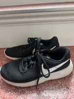 Nike Schuhe schwarz Gr. 36 Nordrhein-Westfalen - Hilden Vorschau