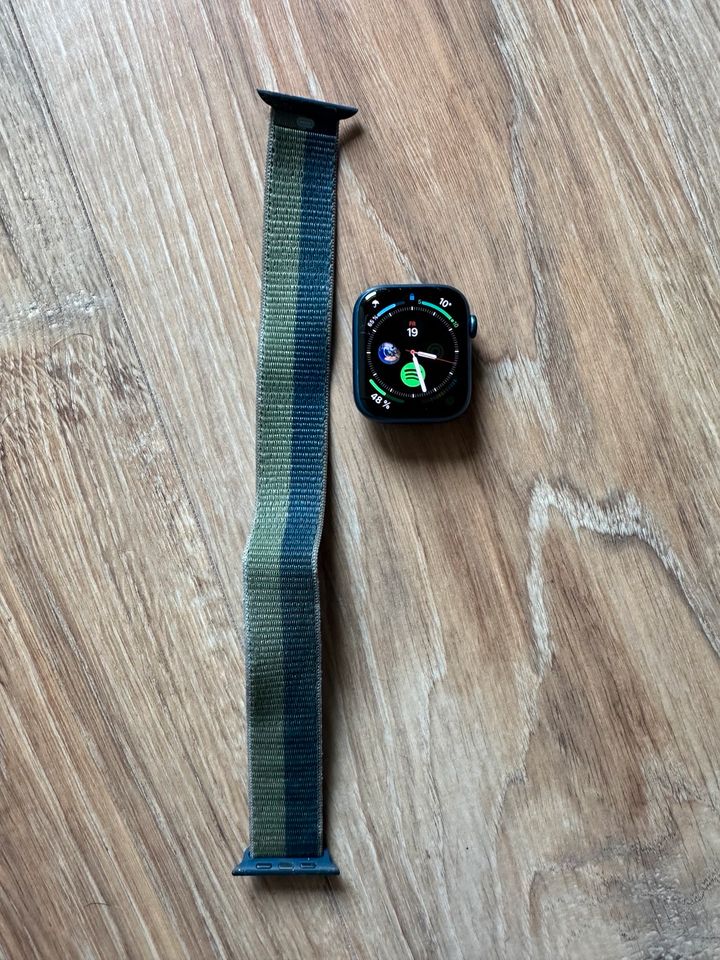 Apple Watch 7 45mm blau gps in Siegburg