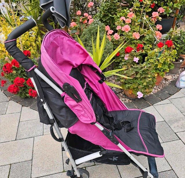 *Neuwertig* Hauck Buggy/Kinderwagen Roma T13 (Lila) in Berlin