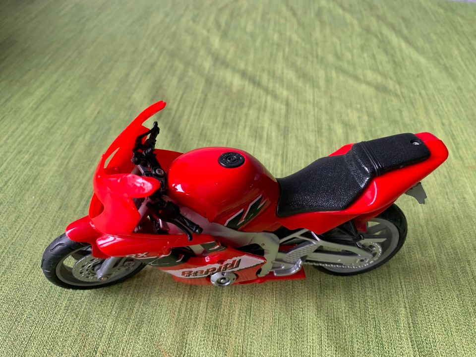 Motorrad Modell Spielzeug in Langenhagen