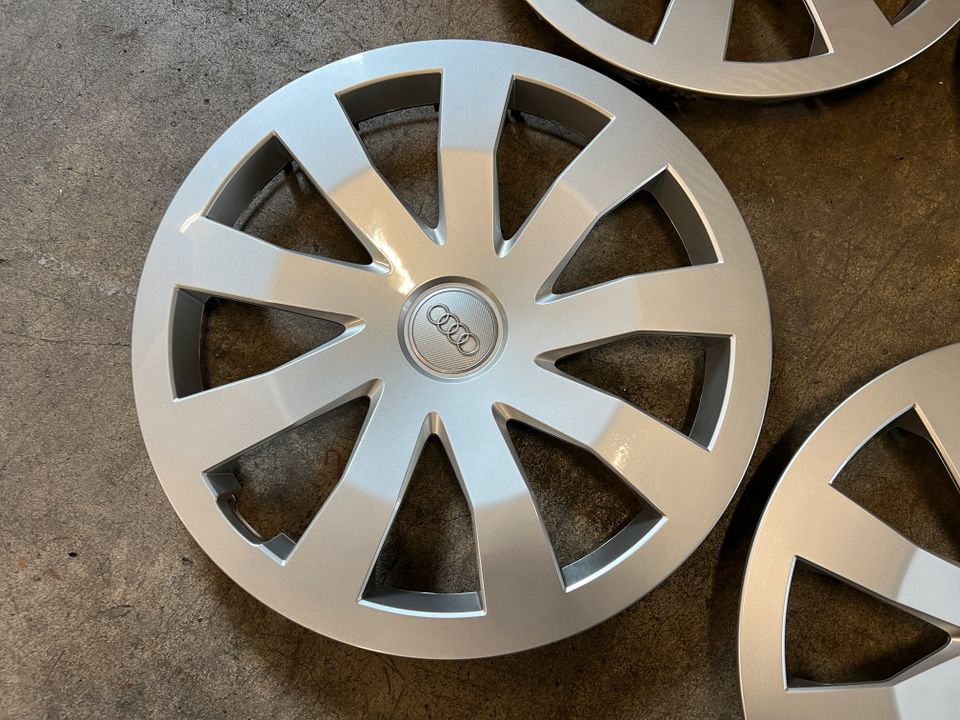 4x 15 Zoll Audi Radkappen Felgendeckel Raddeckel 82A601147 A1 in Brühl