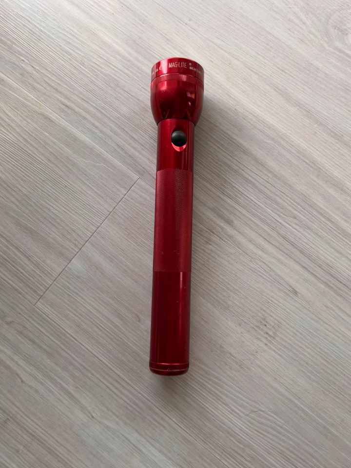 Maglite Stablampe Typ 4 D-Zelle, rot in Koblenz