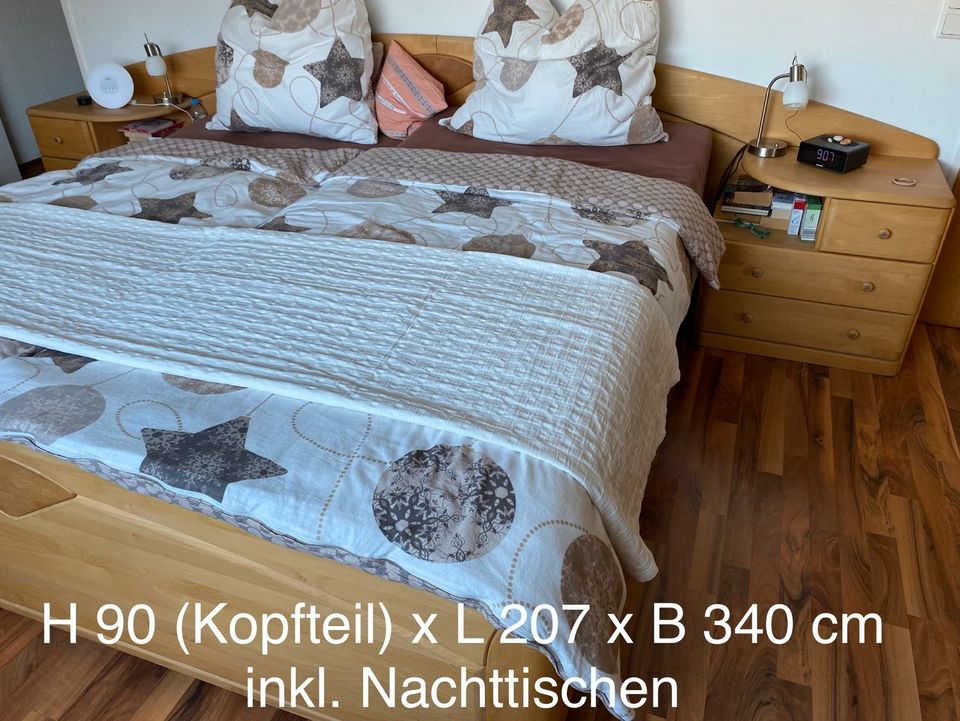 Echtholz massiv komplett Schlafzimmer Erle Spiegel Bett in Niederkassel