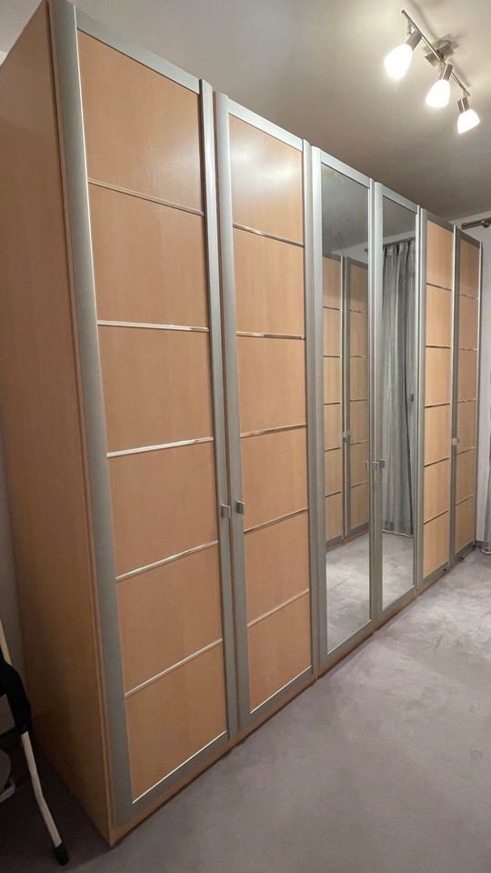 Schlafzimmer / Kleiderschrank / Bettrahmen / Kommode in Cadolzburg