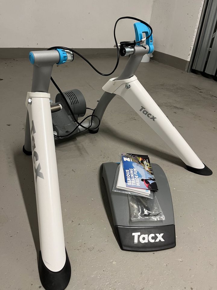 Rollentrainer für Fahrräder (Tacx Flow Smart) in Leipzig