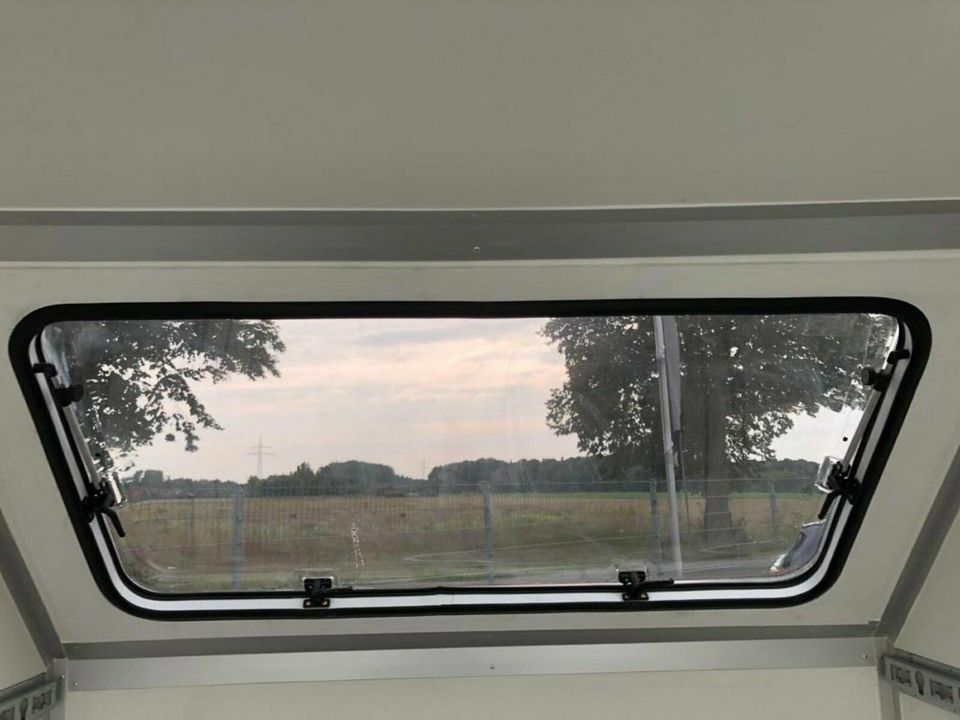 Blyss F1330HD | 305x146x180cm - 1,3t | Kofferanhänger mit Fenster in Bassum