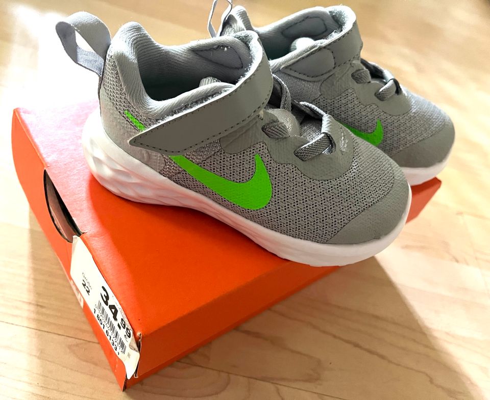 NIKE SNEAKER MESH GR 22 NEU in Treffurt