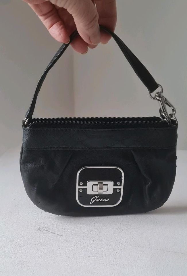 Guess tolle Mini Bag / Micro-Tasche schwarz Leder vintage in Moers