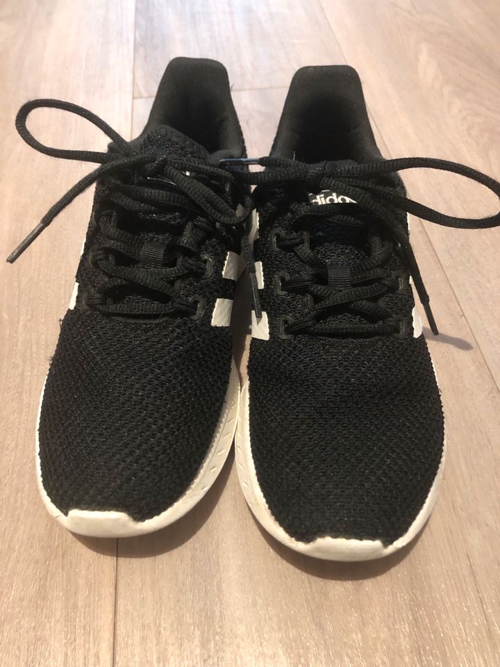 Adidas sneakers 36 2/3 Turnschuhe in Offenburg