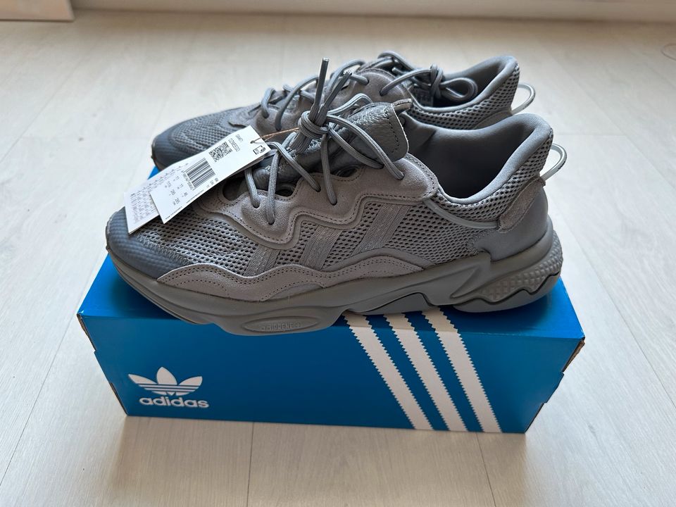 Adidas OZWEEGO Grau Gr.46 in Neu Wulmstorf