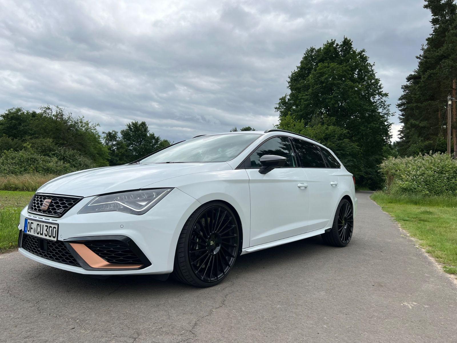 Abbildung des Autos Seat Leon Leon Cupra 300…