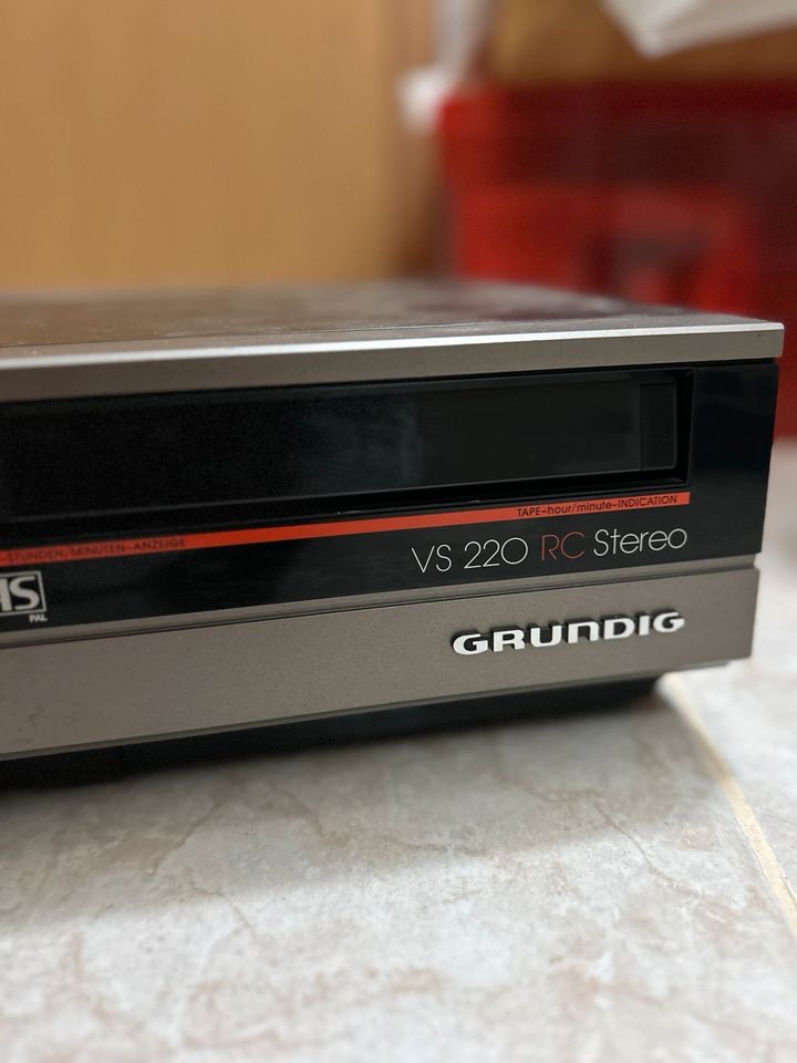 Grundig VS 220 RC VHS Videorecorder in Wunsiedel