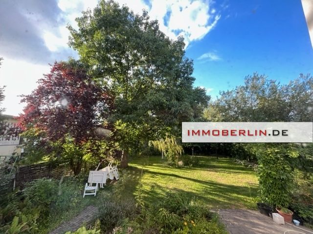 IMMOBERLIN.DE - Kleines freistehendes Einfamilienhaus mit herrlicher Gartenidylle in familienfreundlicher Lage in Berlin