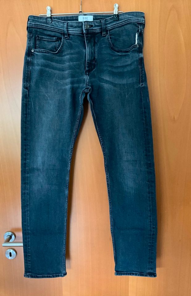 Jeans von EDC, Gr. 30/32, slim, Anthrazit, verwaschenes Schwarz in Bad Soden am Taunus