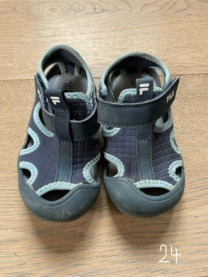 Kinderschuhe Größe 18-27 Adidas Crocs Naturino Zara Badeschuhe in Berlin