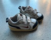 Nike Sneaker Turnschuhe Gr. 22 weiß schwarz rot Friedrichshain-Kreuzberg - Kreuzberg Vorschau