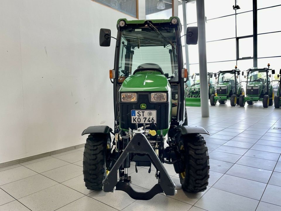 Kommunaltraktor John Deere 2026R Kompakttraktor in Beckum