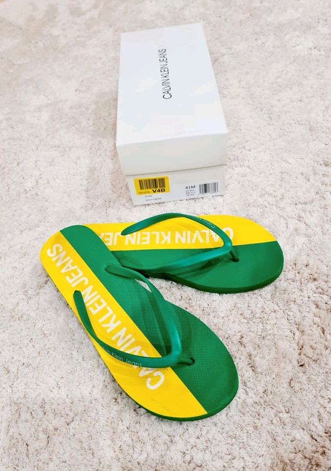 Neue Gelb/Grüne Flip Flops in 41 von Calvin Klein in Bad Emstal