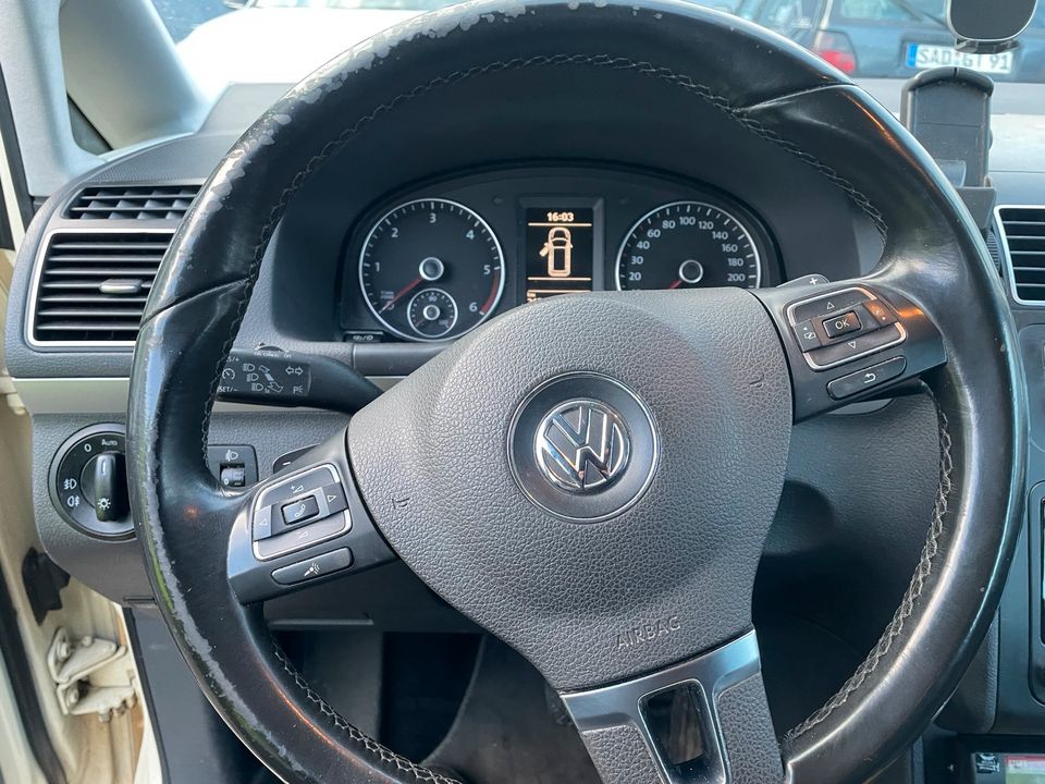 VW TOURAN 2,0 in Neutraubling