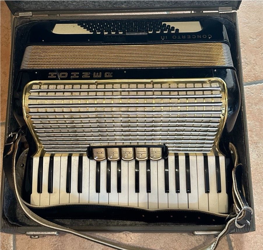 Suche Hohner Akkordeon / Arietta / Student /Concerton/ in Mutlangen