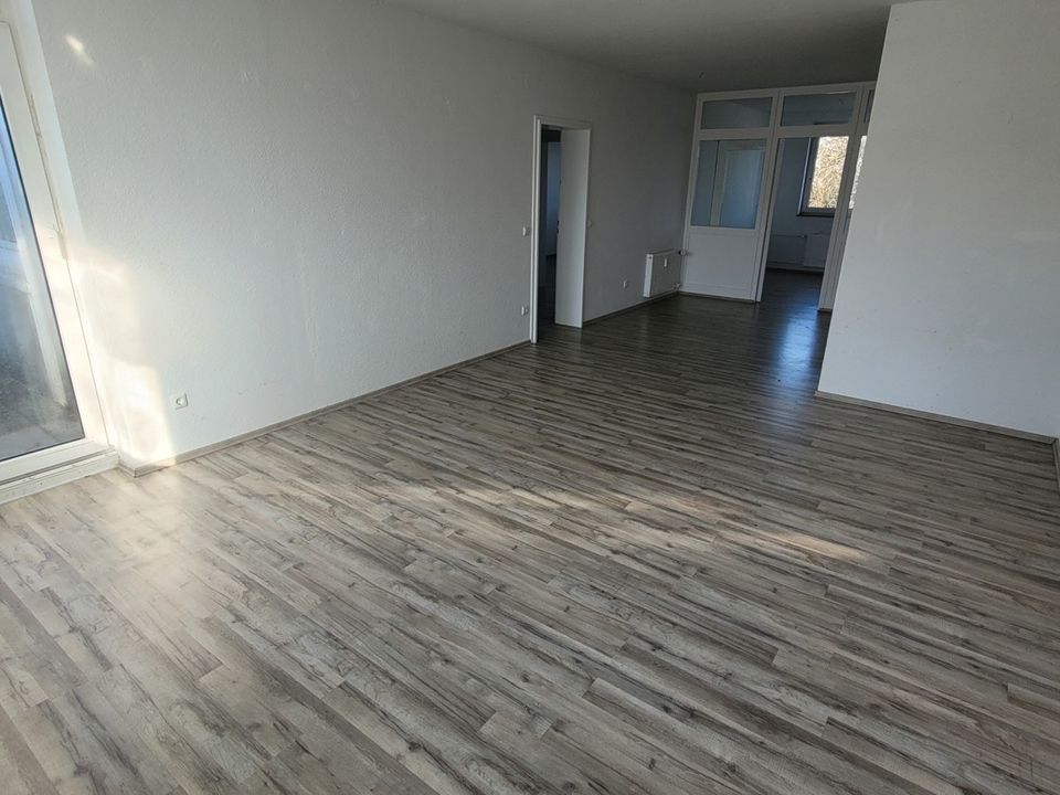 renovierte 3 Zimmerwohnung mit großer Dachterrasse in ruhiger Lage - ideal für Paare und Familien! in Sprockhövel