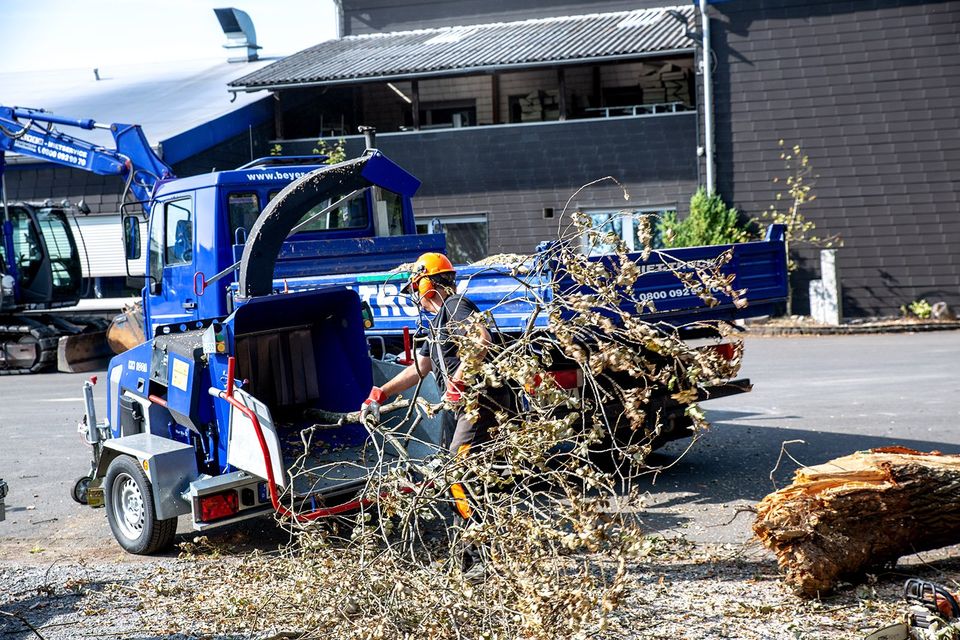 Holzhäcksler Vermietung / Baumschnittarbeiten / 50259 Pulheim in Pulheim