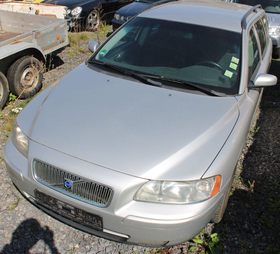 Volvo V70 2.4 Benzin TÜV 06/24 Klimaanlage in Gilserberg