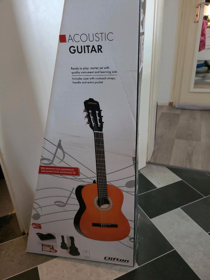 Acoustic Guitar in Dorsten