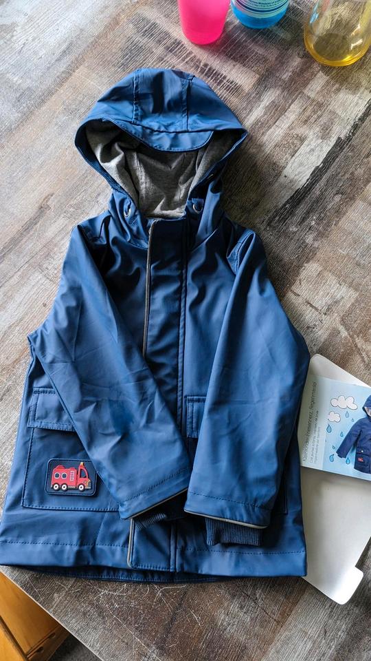 NEU Übergangs Jacke Regenjacke 86 / 92 Regen Mantel Matschjacke in Merenberg