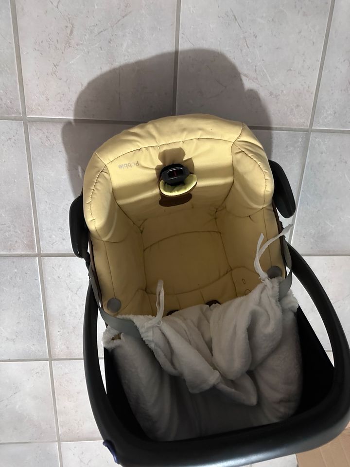 Maxi Cosi Babyschale pebble plus super Zustand in Lippstadt