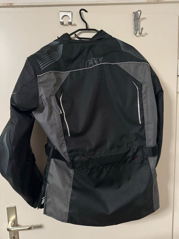 FastWay Motorradjacke mit  Rücken-und Ellbogenprotektor(Größe L) in Langenhagen