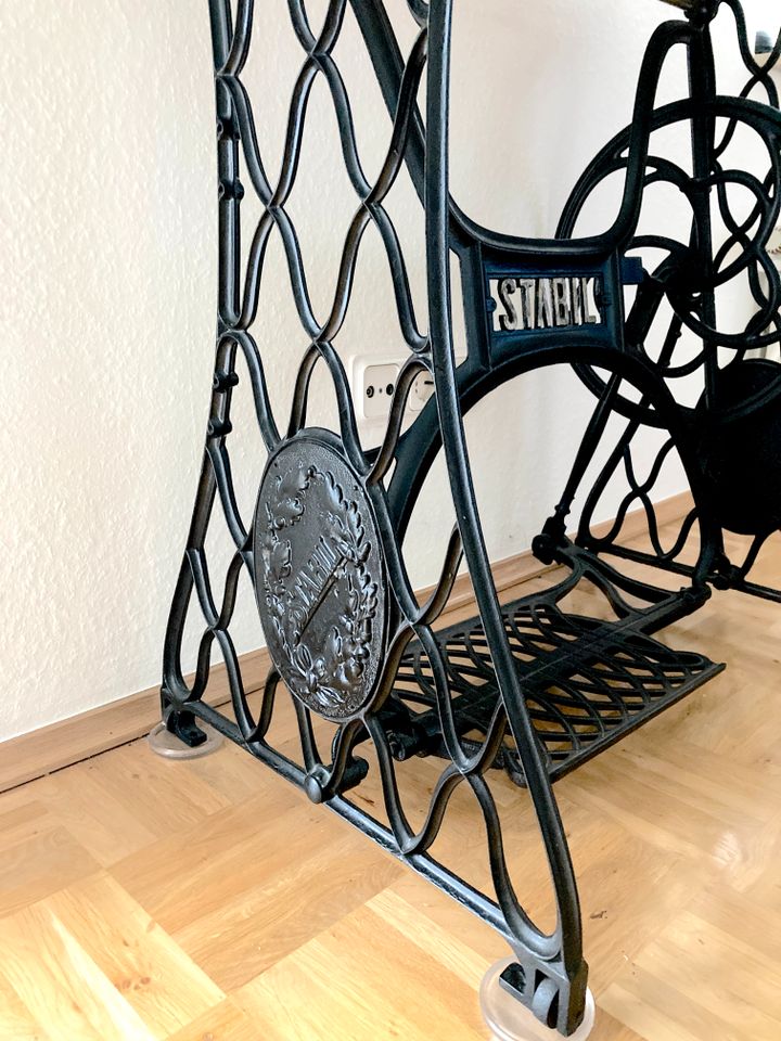 Nähmaschine Tisch Gestell Konsole, Eisen Marmor, schwarz weiß in Pohlheim