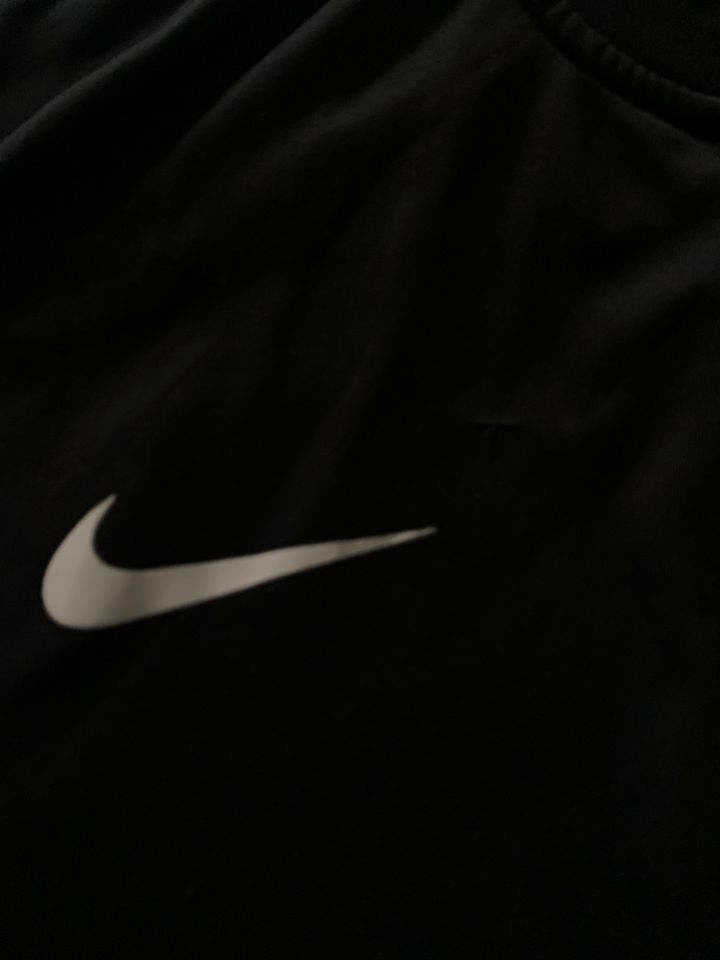 Nike Trainingsjacke schwarz Gr. M in Solms