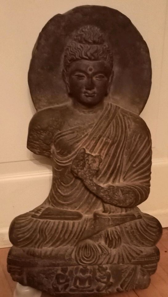 Buddha , Gipsformerei ,Steinguss, n. antiken Vorbild in Düsseldorf