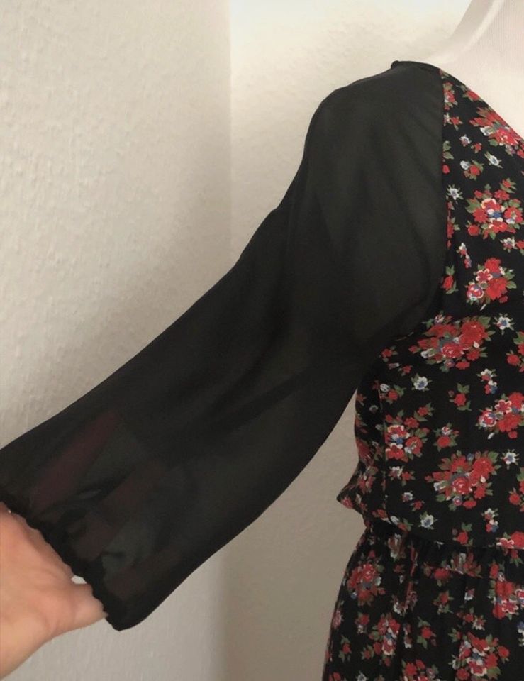 Kleid Gr. M 38/40 geblümt schwarz *Top* in Leipzig