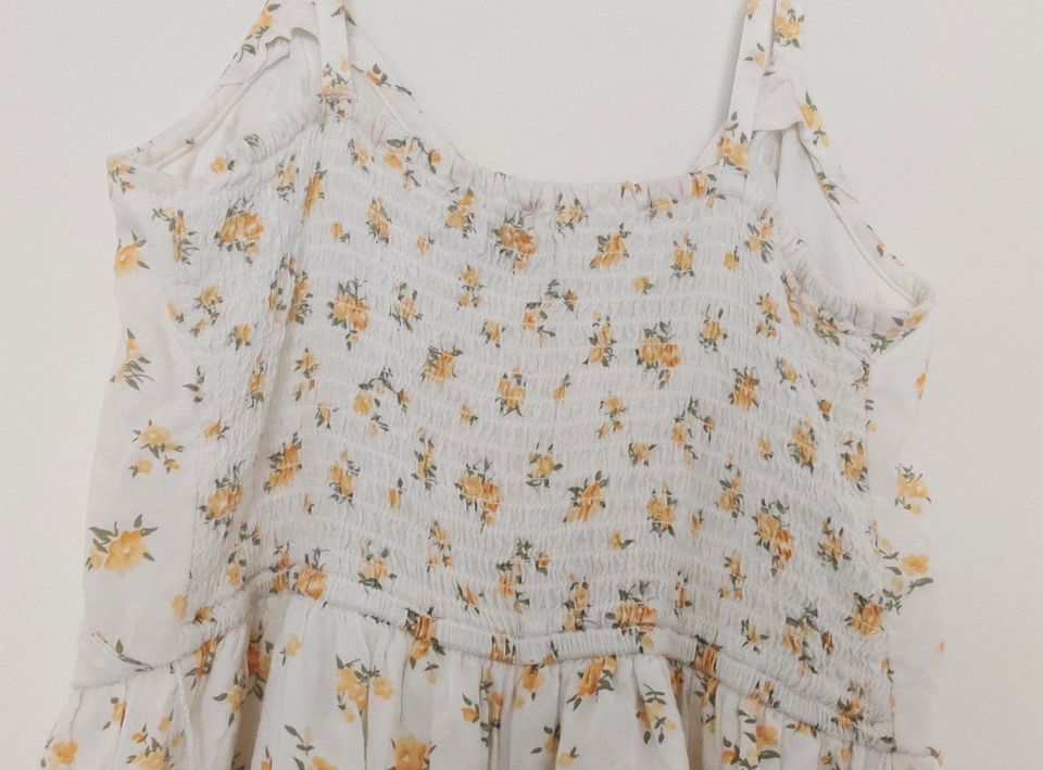 Weißer süßer Jumpsuit mit gelben Blumen Hollister Größe S Sommer in Ulm