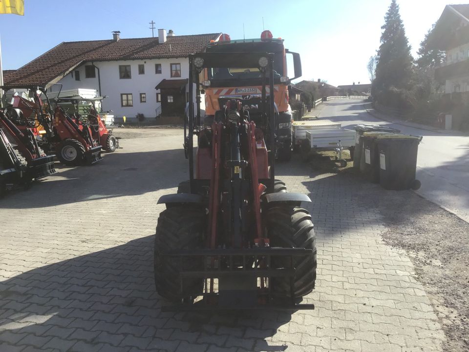 Schäffer Lader Hoftrac 2630 in Egling