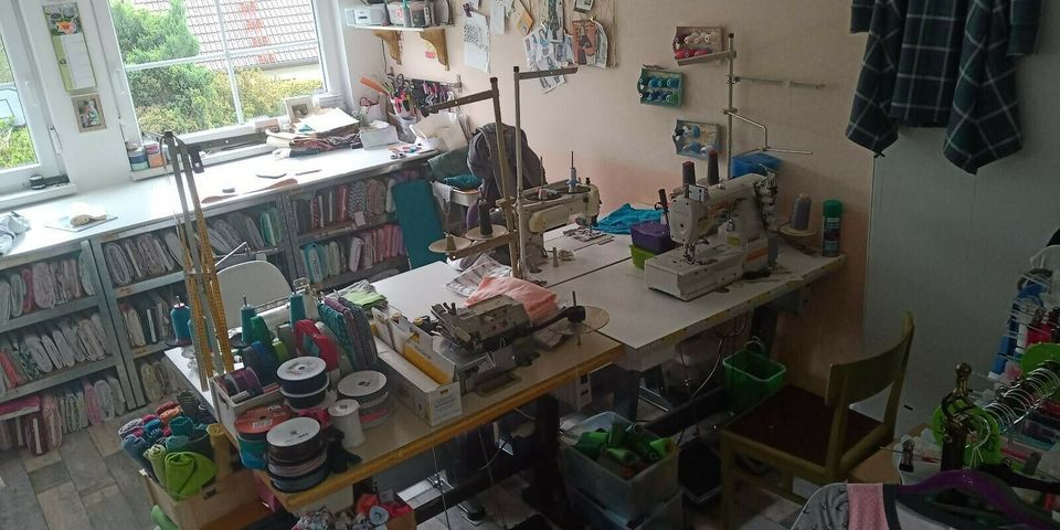 Nähmaschine Nähen Jersey Overlock Saum Kurs Nähcafe miet Atelier in Limbach-Oberfrohna