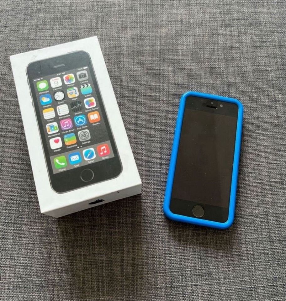 iPhone 5S mit Nike Case und Originalverpackung in Hamburg