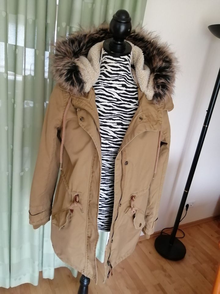 Winterjacke Gr. 36 von Clockhouse neuwertig in Enger