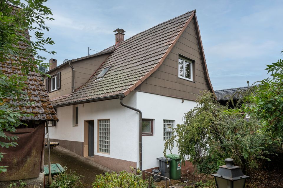 Einfamilienhaus mit Potenzial, riesigem Grundstück und Scheune in Badenweiler
